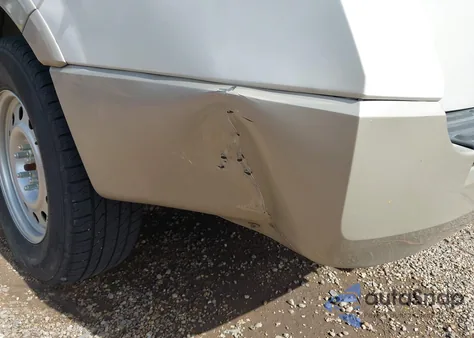 2010 Ford Expedition Eddie Bauer/King Ranch z USA, uszkodzony, nr VIN 1FMJU1H52AEB03628